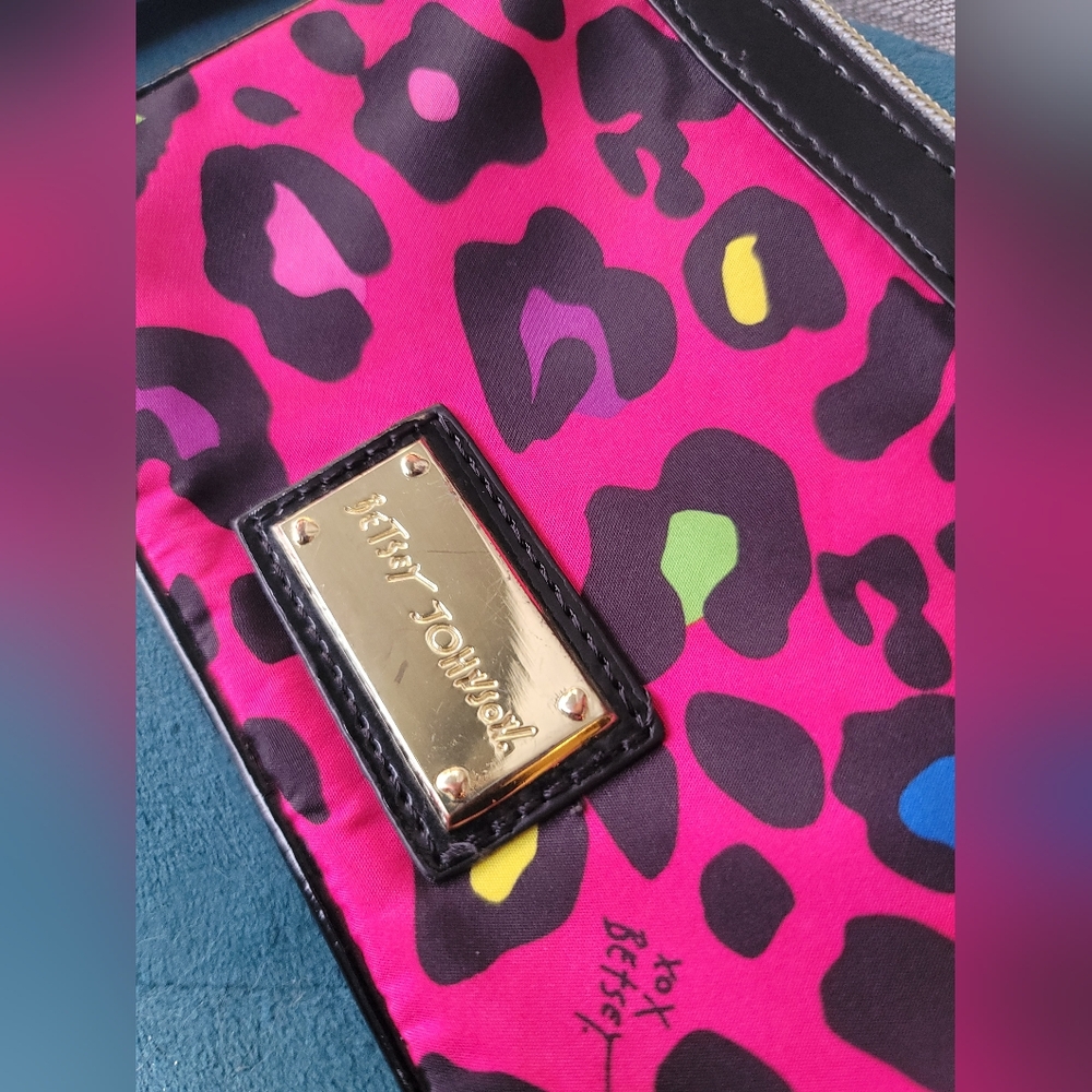 Betsey Johnson Cheetah Print Wristlet - Picture 2 of 8